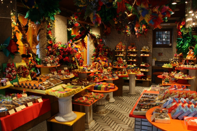 ecommerce-ST LAURENT DU VAR-min_candy_store_chocolate_shop_chocolate_switzerland-393515